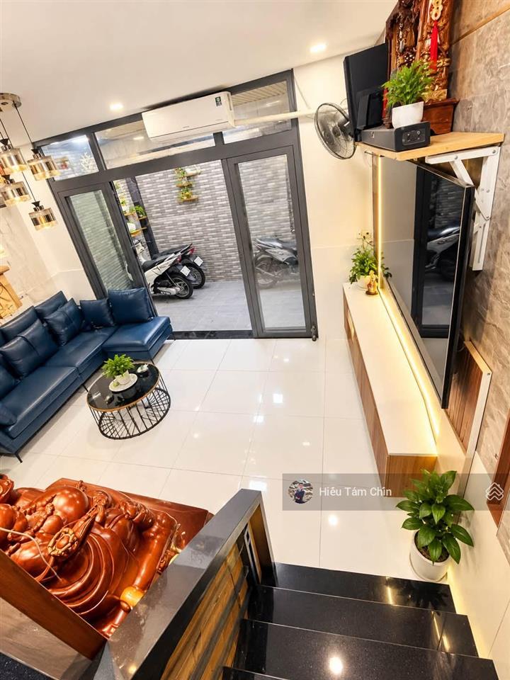 Siêu hiếm, 36m2, nhà 3 tầng, 2pn, sân thượng rộng