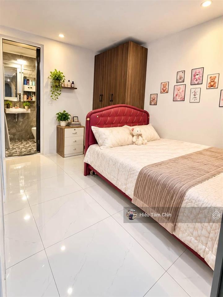 Siêu hiếm, 36m2, nhà 3 tầng, 2pn, sân thượng rộng