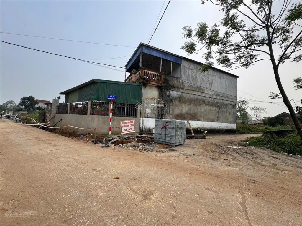 Chính chủ nhờ bán lô đất 62,8m, cách tl420 vài trăm mét, ô tô đỗ tận đất, giá chỉ hơn 2 tỷ.