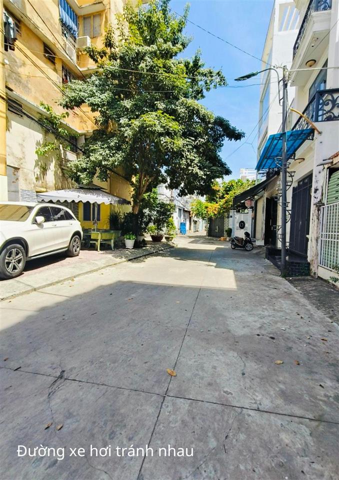 Nhà q8 bùi minh trực, 4 tầng, ngang 4.5m, sân đậu 4 ô tô  hàng hiếm, giá nhỉnh 9 tỷ.