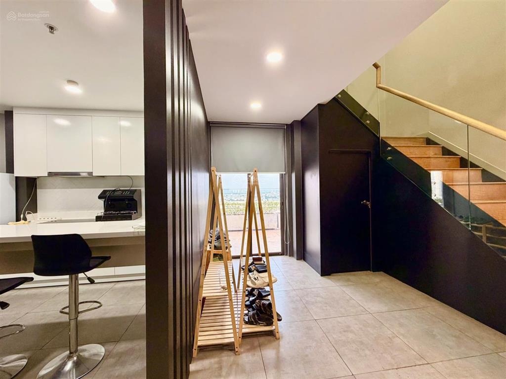 Chính chủ gửi bán duplex d'lusso giá 9tỷ4 đã hoàn thiện 2pn 1 phòng làm việc + sân vườn