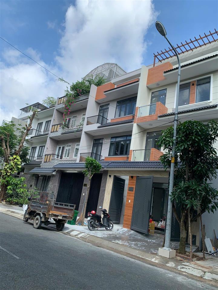 Bán lô 111m2 khu hưng phú đường liên phường quận 9 sát global cirty giá 10 tỷ 2