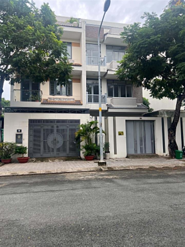 Bán nhà phố 3 lầu kdc đẹp đường liên phường gần global city quận 9 giá 15 tỷ