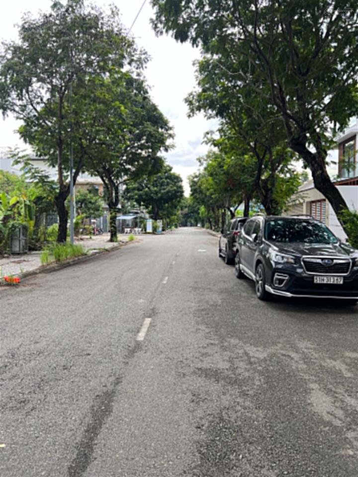 Bán nhà phố 3 lầu kdc đẹp đường liên phường gần global city quận 9 giá 15 tỷ