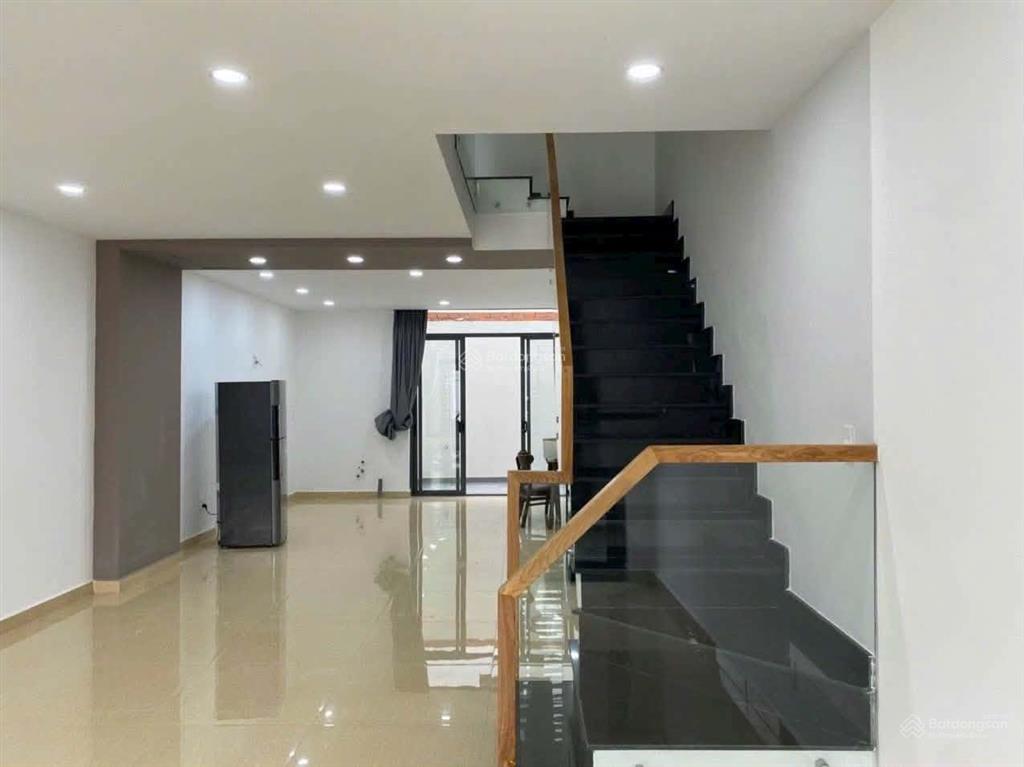 Cho thuê nguyên căn sát mặt tiền liên phường quận 9 gần global city giá 20tr/tháng