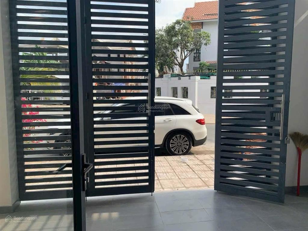 Cho thuê nguyên căn sát mặt tiền liên phường quận 9 gần global city giá 20tr/tháng