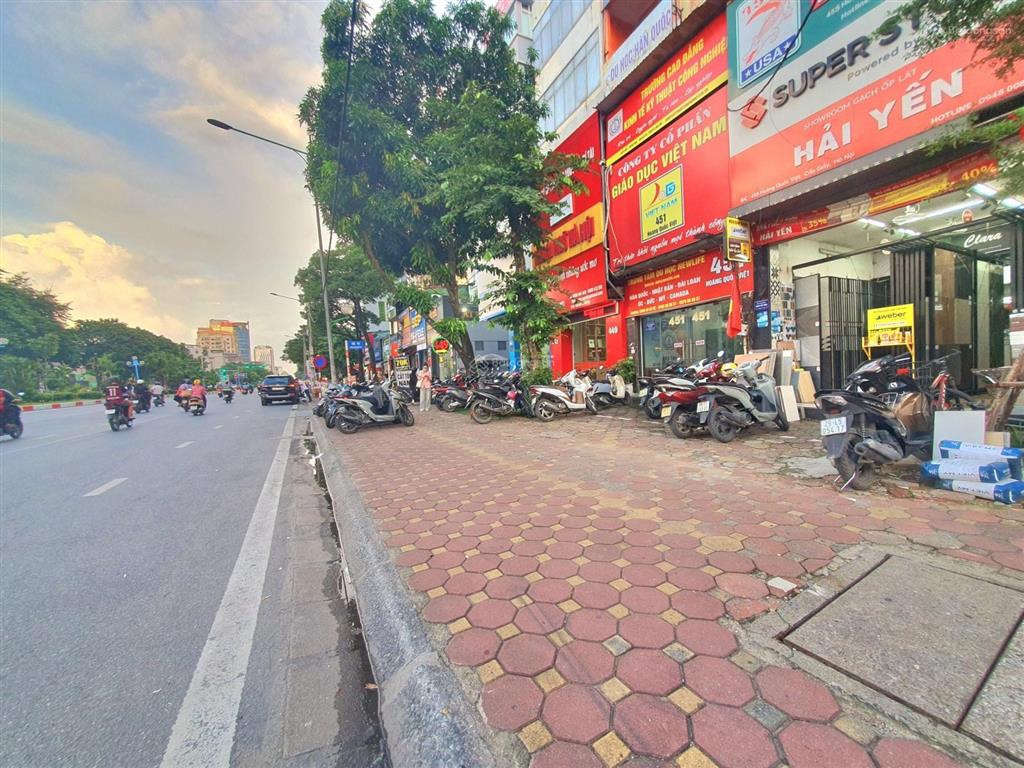 Bán nhà mặt phố 34 tỷ 55m 5 tầng mt 4m vỉa hè 6m ô tô tránh kinh doanh hoàng quốc việt cầu giấy