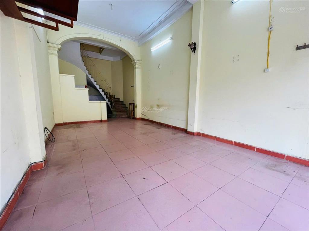 Bán nhà mặt phố 19 tỷ 40m 3 tầng mt 3,7m vỉa hè ô tô tránh kinh doanh hoàng sâm cầu giấy