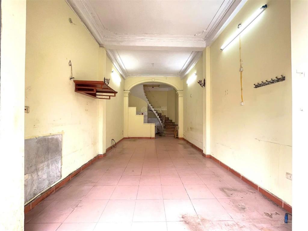 Bán nhà mặt phố 19 tỷ 40m 3 tầng mt 3,7m vỉa hè ô tô tránh kinh doanh hoàng sâm cầu giấy