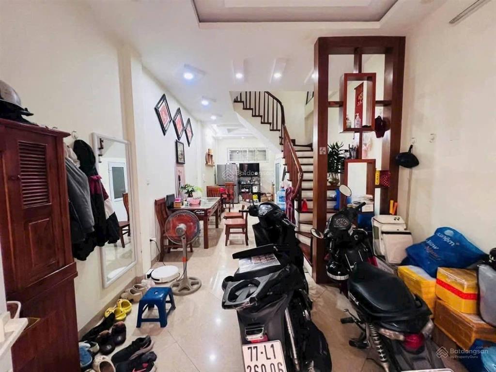 Bán nhà gần phố 11,8 tỷ 40m 5 tầng mt 3,6m gara ô tô 7 chỗ nguyễn khánh toàn cầu giấy