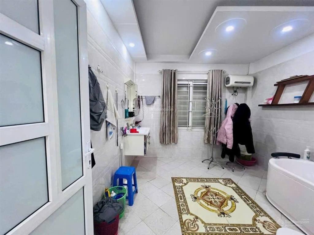 Bán nhà gần phố 11,8 tỷ 40m 5 tầng mt 3,6m gara ô tô 7 chỗ nguyễn khánh toàn cầu giấy