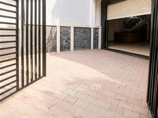 Nhà hxh thông, ngang 8m hiếm, 120m2, sân đậu ô tô, gần nguyễn thị thập, quận 7  chỉ nhỉnh 11 tỷ