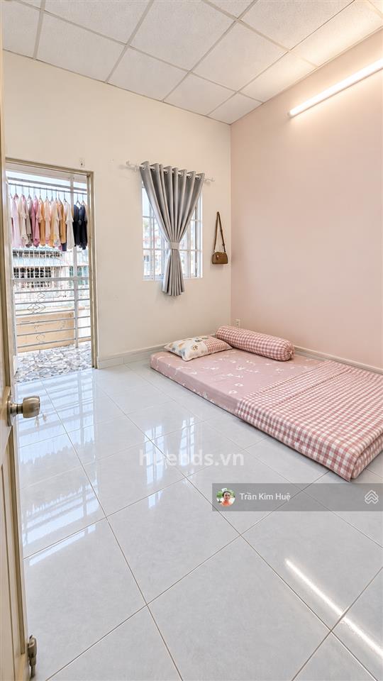 Chỉ 2,99 tỷ, nhà 2 tầng, ngang 4m, 2pn + phòng thờ, trần xuân soạn q7
