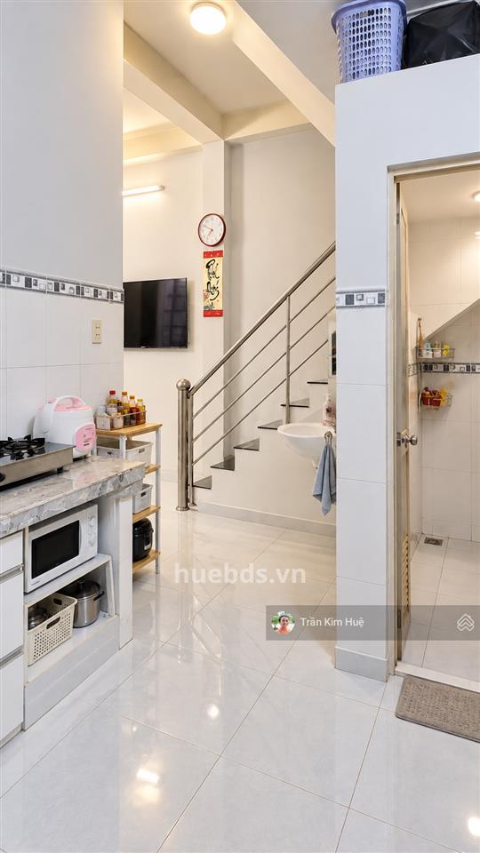 Chỉ 2,99 tỷ, nhà 2 tầng, ngang 4m, 2pn + phòng thờ, trần xuân soạn q7