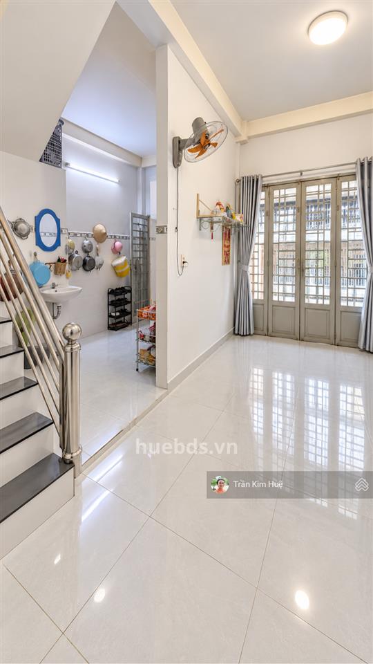 Chỉ 2,99 tỷ, nhà 2 tầng, ngang 4m, 2pn + phòng thờ, trần xuân soạn q7