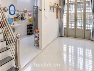 Chỉ 2,99 tỷ, nhà 2 tầng, ngang 4m, 2pn + phòng thờ, trần xuân soạn q7