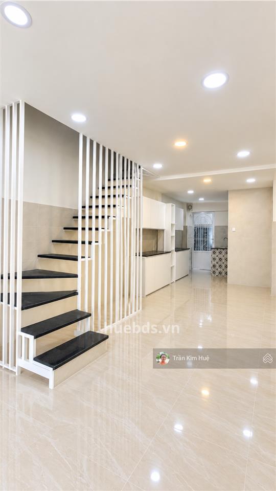 3,29 tỷ, nhà 2 tầng, 41m2, cách mặt tiền chỉ 20m, lâm văn bền, q7