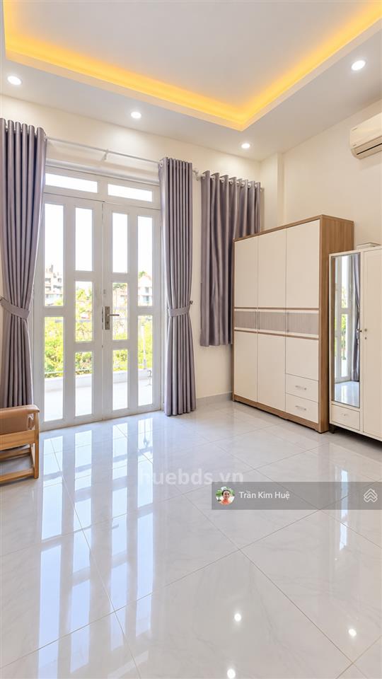 Chỉ 4.65 tỷ, nhà mới 2 tầng, 43m2, sân rộng để xe, sát phú mỹ hưng, q7
