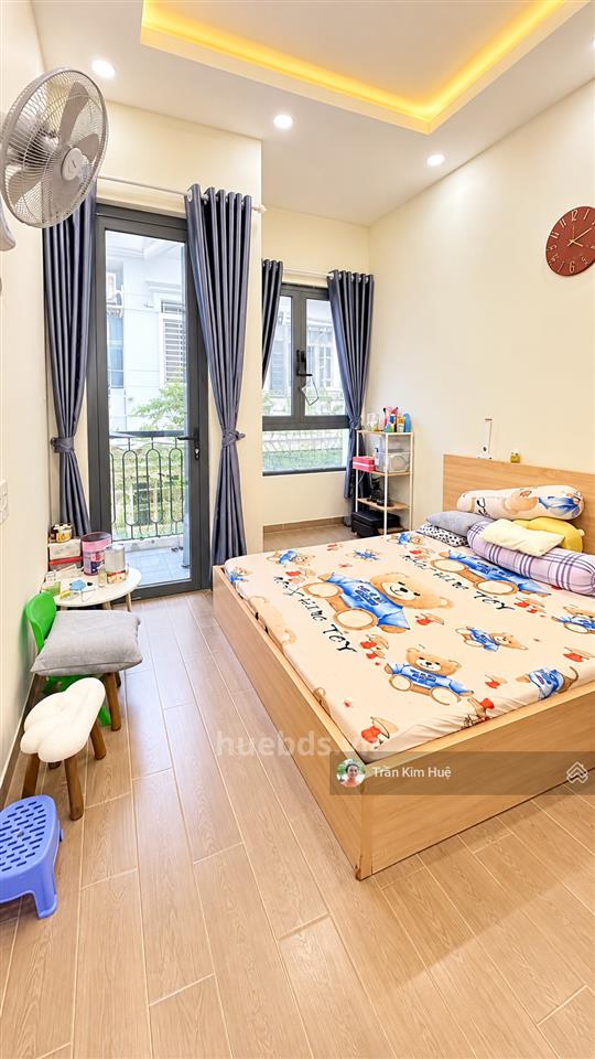 Chỉ 4.65 tỷ, nhà mới 2 tầng, 43m2, sân rộng để xe, sát phú mỹ hưng, q7