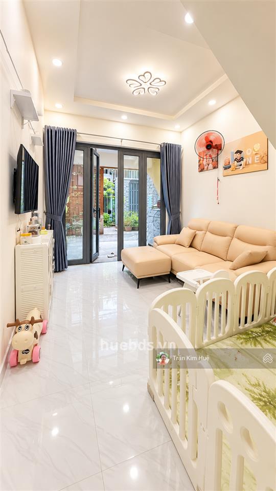 Chỉ 4.65 tỷ, nhà mới 2 tầng, 43m2, sân rộng để xe, sát phú mỹ hưng, q7