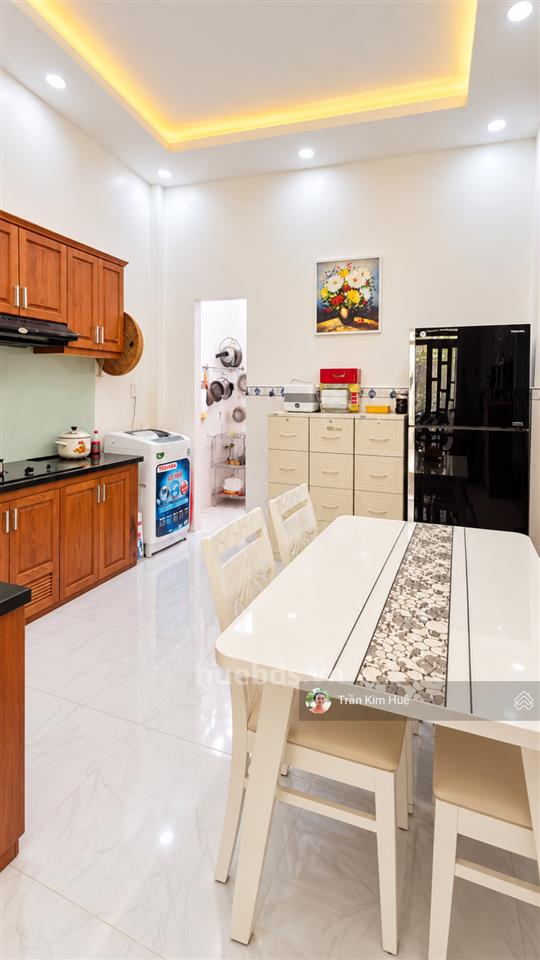 Chỉ 4.65 tỷ, nhà mới 2 tầng, 43m2, sân rộng để xe, sát phú mỹ hưng, q7