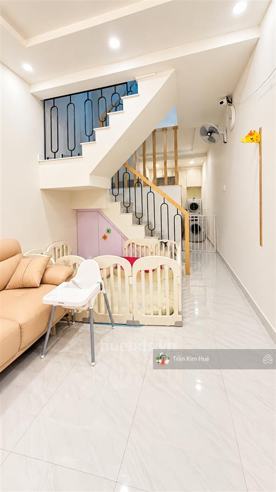 Chỉ 4.65 tỷ, nhà mới 2 tầng, 43m2, sân rộng để xe, sát phú mỹ hưng, q7