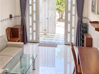 Chỉ 4.65 tỷ, nhà mới 2 tầng, 43m2, sân rộng để xe, sát phú mỹ hưng, q7