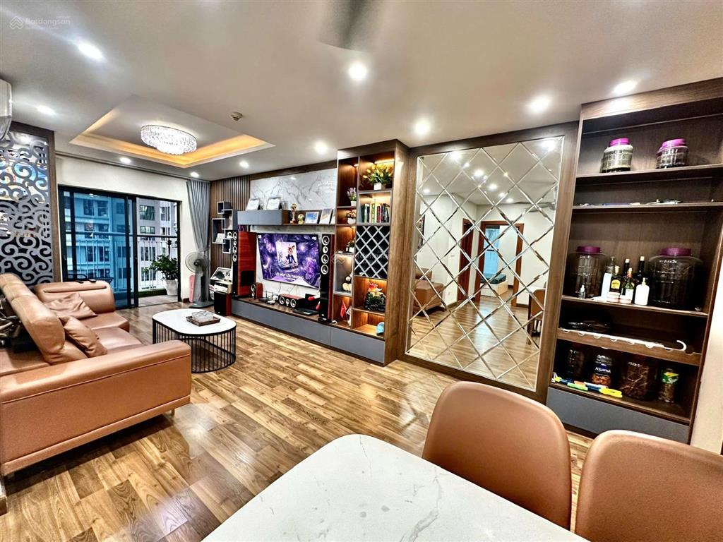 Toà s3 goldmark city tầng cao, căn góc 3n2wc diện tích 100m2 giá 8.6 tỷ full nội thất, có slot oto