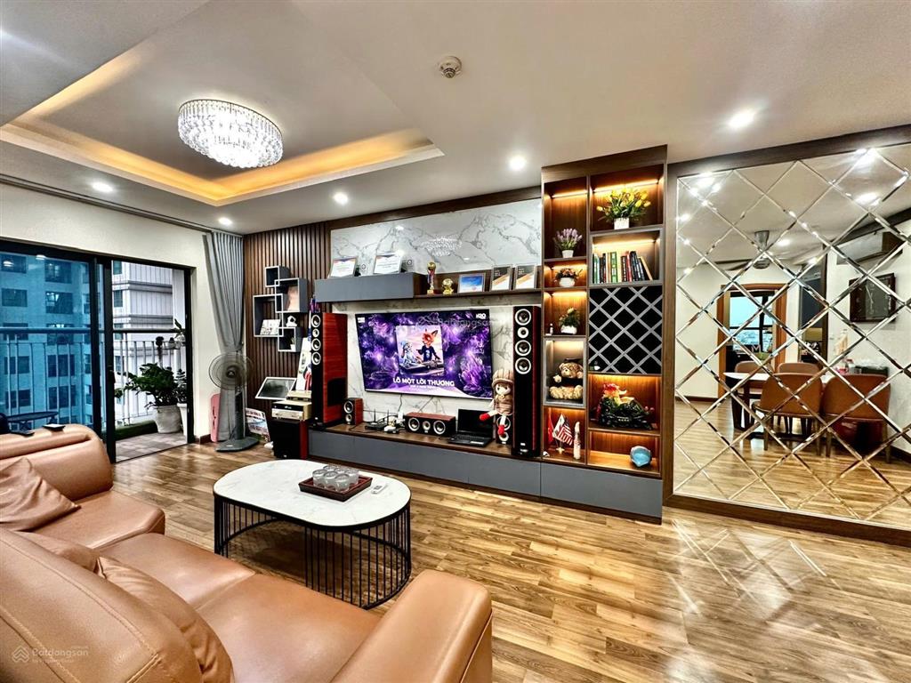 Toà s3 goldmark city tầng cao, căn góc 3n2wc diện tích 100m2 giá 8.6 tỷ full nội thất, có slot oto