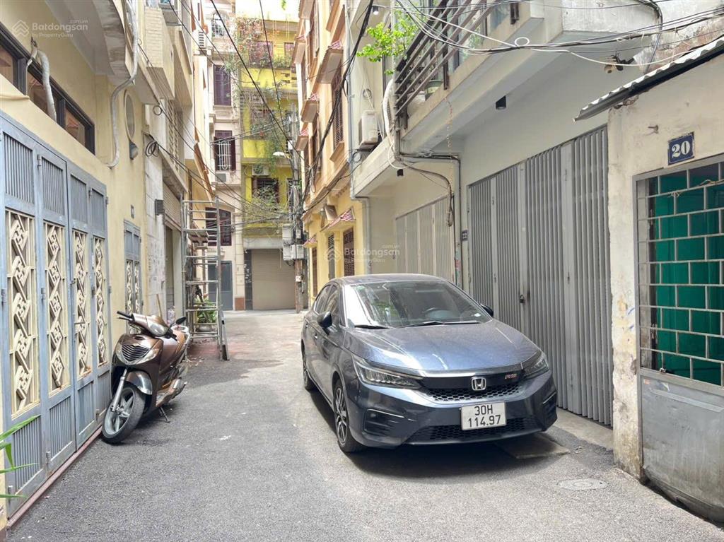 Nhà 4 tầng gần 50m² mặt tiền 4.4m trung tâm cầu giấy, ô tô đỗ cửa, ngõ thông tứ phía, giá đầu tư