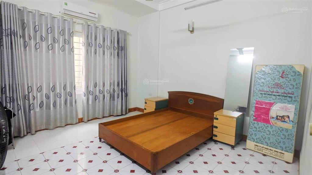Nhà 4 tầng gần 50m² mặt tiền 4.4m trung tâm cầu giấy, ô tô đỗ cửa, ngõ thông tứ phía, giá đầu tư