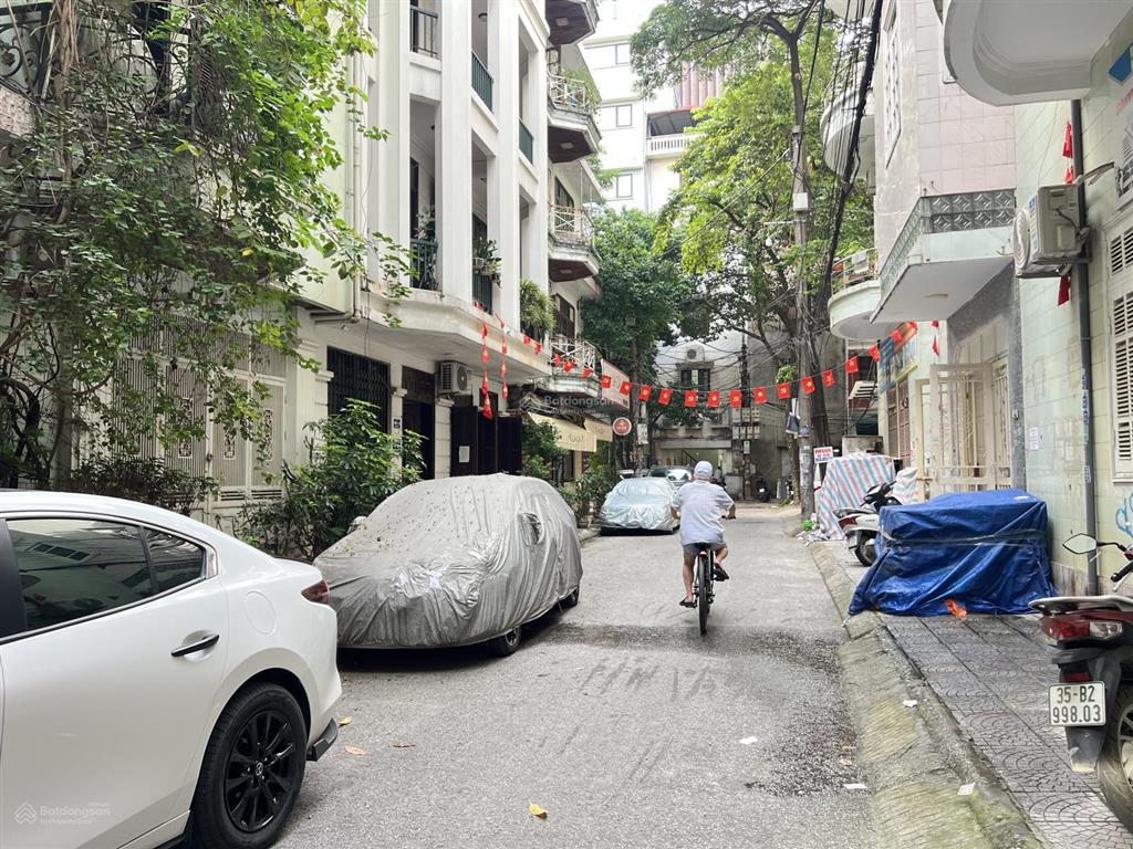 Hoàng quốc việt phân lô, vỉa hè ô tô tránh, kinh doanh nhà 4.5 tầng 65m2, mt 8.4m giá 29 tỷ