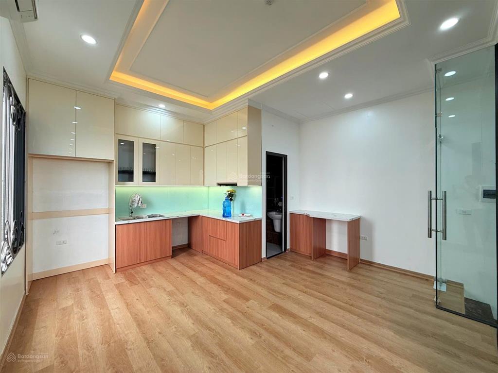Giảm 3.5 tỷ từ 29.5 tỷ, còn 26 tỷ vẫn thương lượng nhà 7 tầng thang máy căn góc vỉa hè ô tô tránh