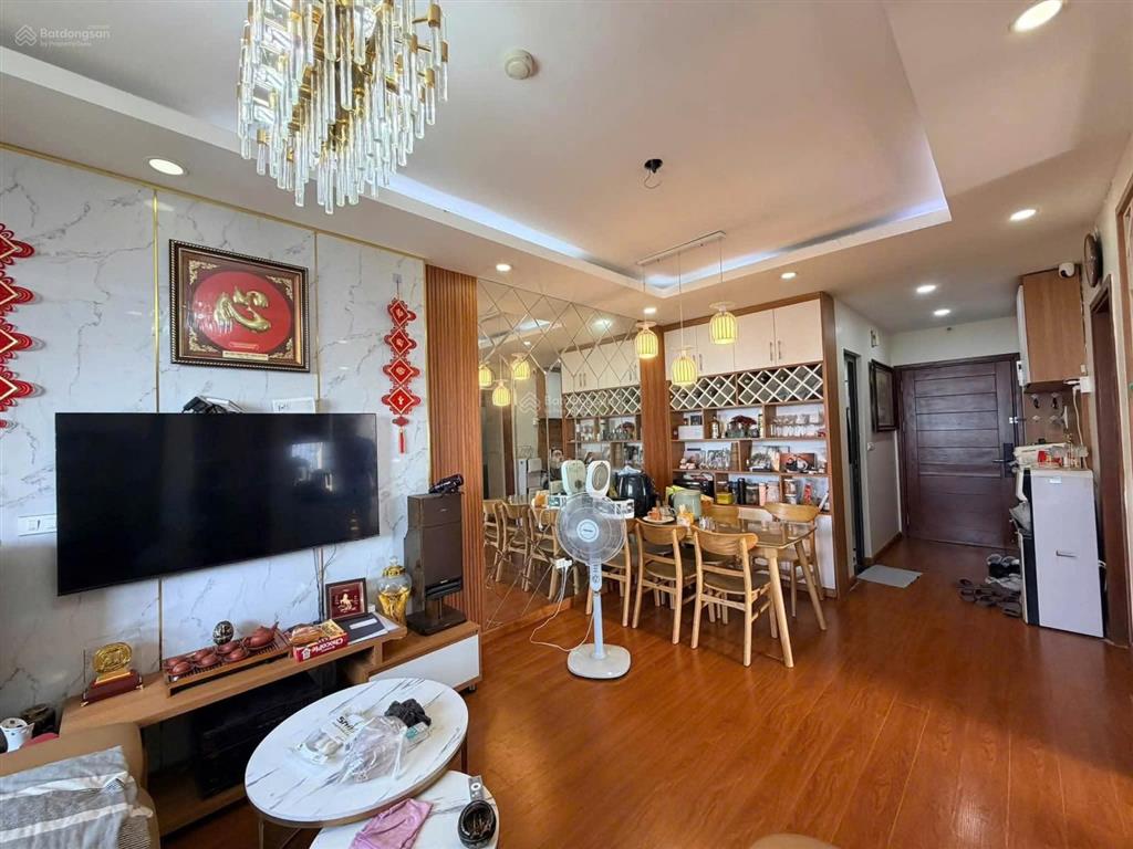 Giá đầu tư 5.3 tỷ  chung cư thái hà, bộ công an thành phố giao lưu, căn góc tầng cao 2 ngủ, 2wc