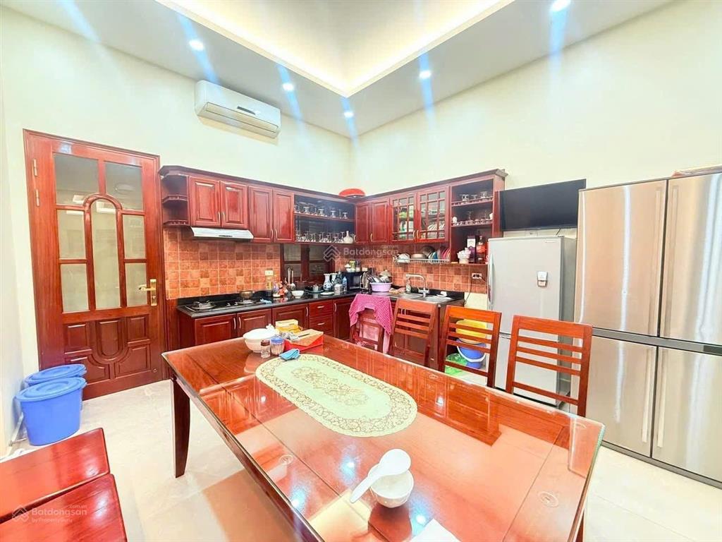 Giảm hơn 4 tỷ .30 tỷ còn 25.8 tỷ nhà 5 tầng phân lô ô tô tránh đỗ tại hoàng quốc việt diện tích 70m