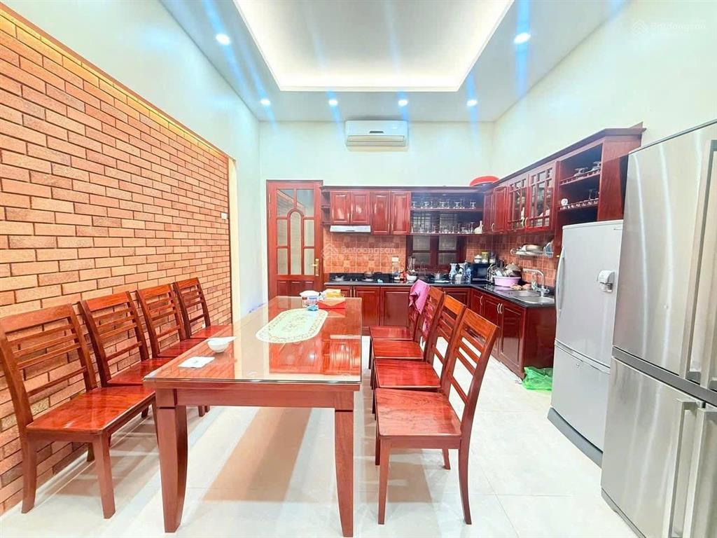Giảm hơn 4 tỷ .30 tỷ còn 25.8 tỷ nhà 5 tầng phân lô ô tô tránh đỗ tại hoàng quốc việt diện tích 70m