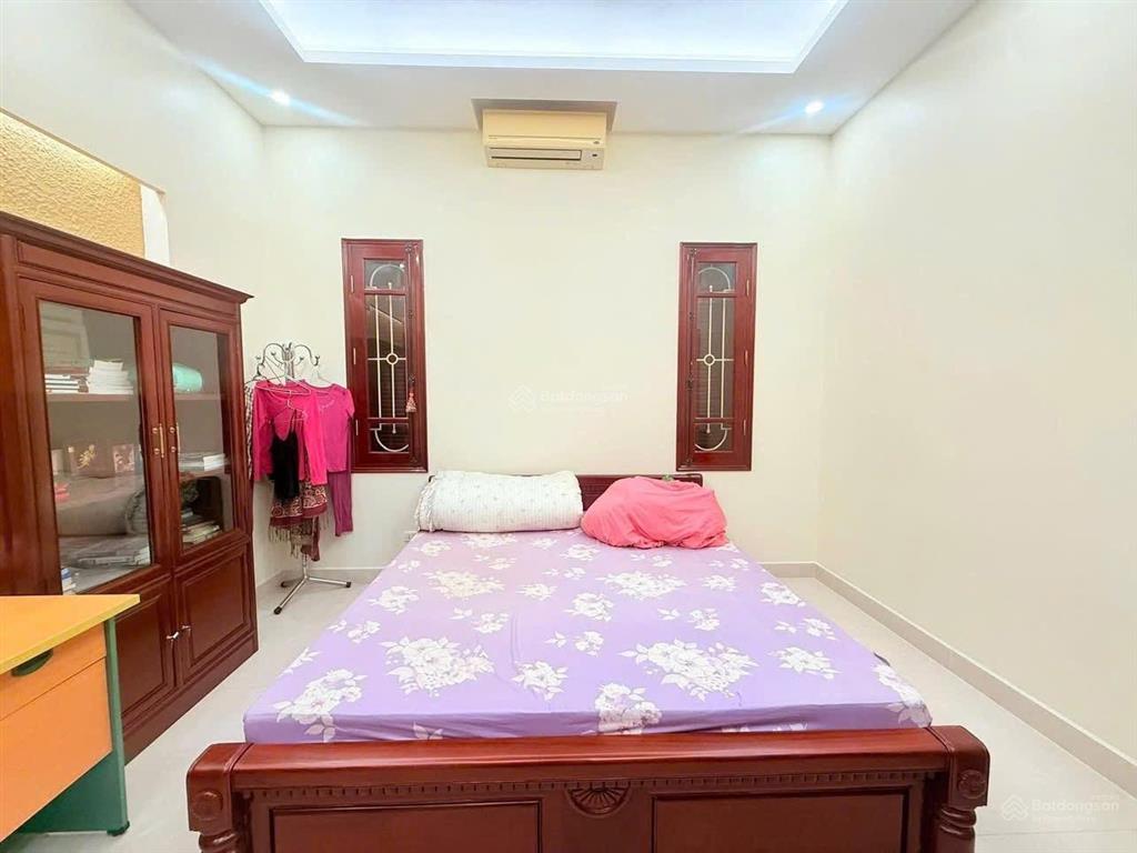 Giảm hơn 4 tỷ .30 tỷ còn 25.8 tỷ nhà 5 tầng phân lô ô tô tránh đỗ tại hoàng quốc việt diện tích 70m