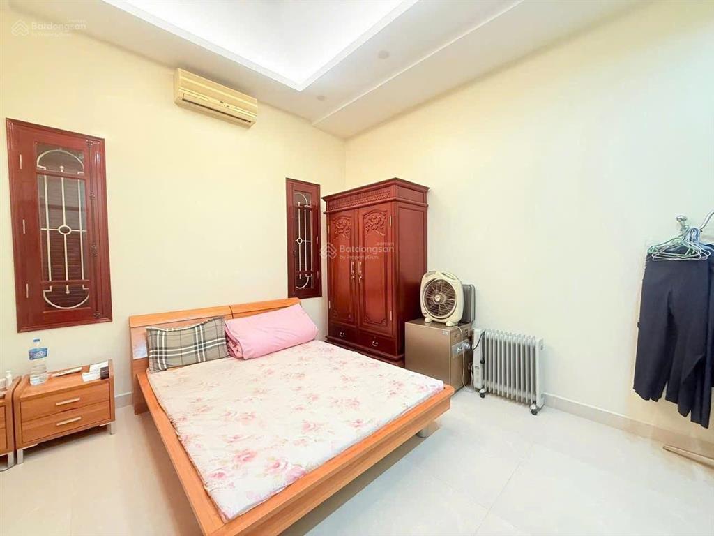 Giảm hơn 4 tỷ .30 tỷ còn 25.8 tỷ nhà 5 tầng phân lô ô tô tránh đỗ tại hoàng quốc việt diện tích 70m