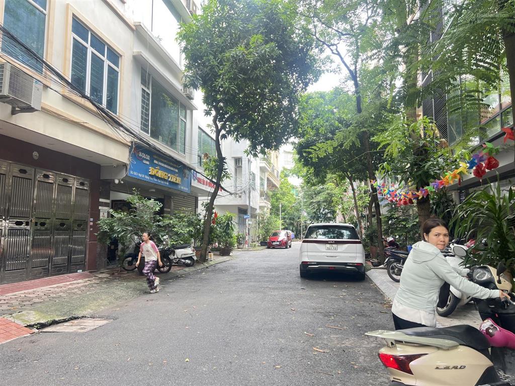 Bán nhà 40m2 tại nghĩa đô, 15,5 tỷ, 3pn, 4vs, mặt tiền 4.3m, chính chủ bao đẹp