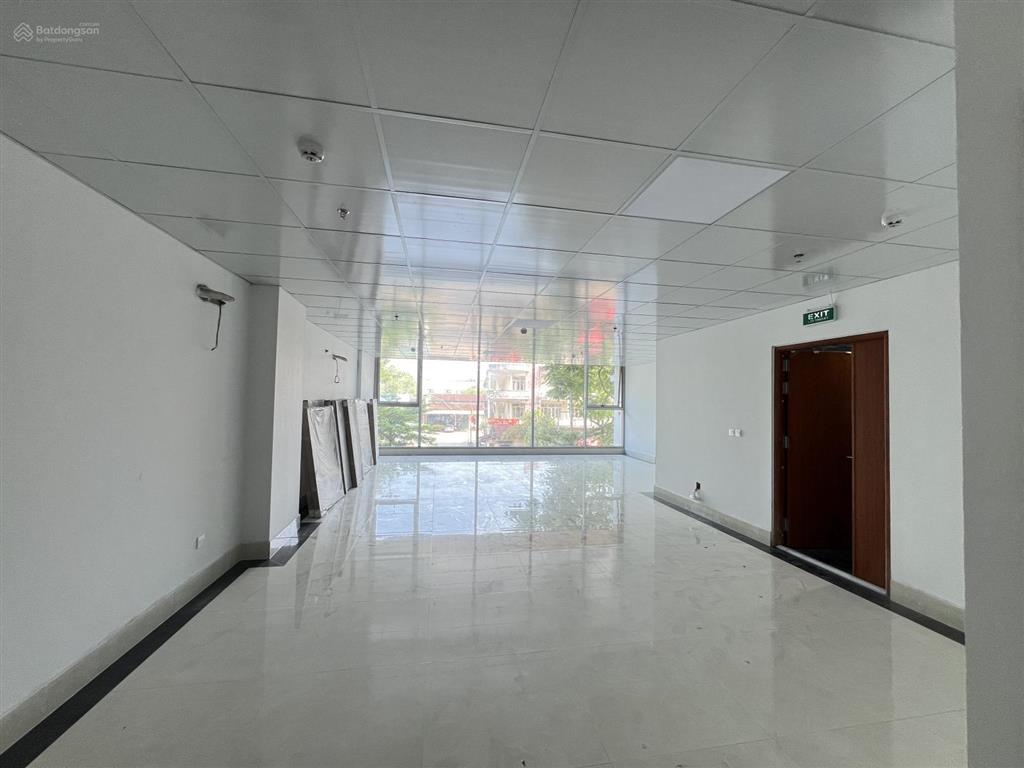 Cho thuê làm mbkd, văn phòng, showroom mặt phố cầu giấy 100m2, 4 tầng cả hầm mặt tiền 8m giá 100tr