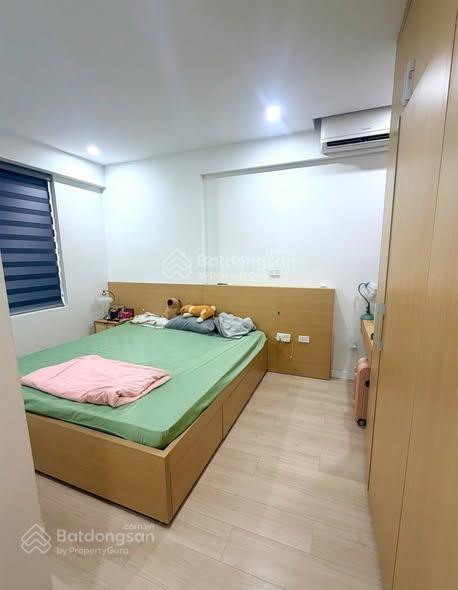Bán gấp ch 2pn full nội thất tại green stars, 5,2 tỷ, 66,8m2 ban công đông nam.  e 0986 499 ***.