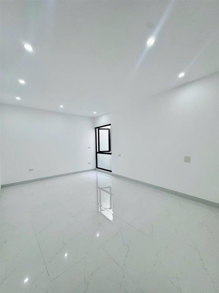 Nhỉnh 8 tỷ, nhà dân xây cầu diễn 48m2x5 tầng, rộng rãi, ô tô gần, tặng nội thất, gần
