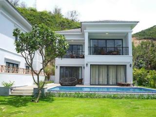 Cần tiền  bán nhanh căn biệt thự biển vinpearl nha trang bay 420m2  view biển, cam kết 2 tỷ/năm