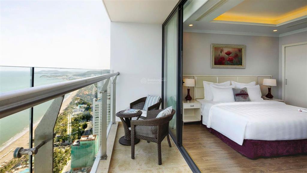 Bán cắt lỗ căn 2pn  82m2 view biển tầng trung đẹp giá 3,9 tỷ  0982 575 ***
