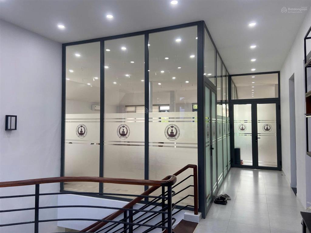 Tòa nhà thương hiệu  sư vạn hạnh, q10  dt 12x 20m  hầm 7 tầng  hđt 250tr/th  gía 62 tỷ tl