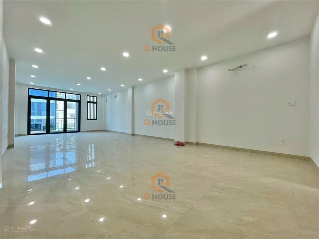 Siêu vị trí góc 2 mt hậu giang quận 6  7.5 x 18m  4 tầng  hđt 200triệu  giá 50 tỷ