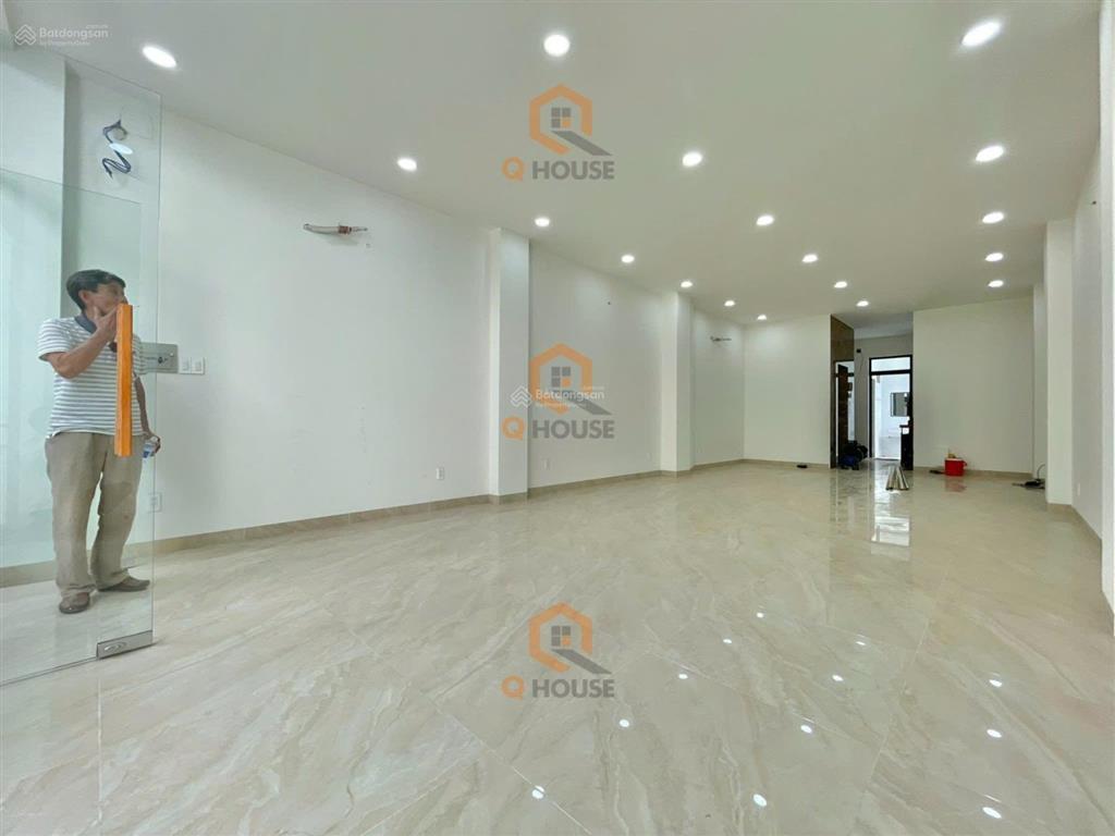 Siêu vị trí góc 2 mt hậu giang quận 6  7.5 x 18m  4 tầng  hđt 200triệu  giá 50 tỷ