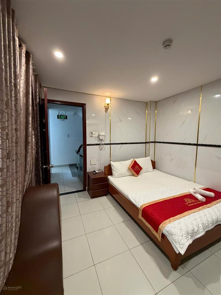 Siêu phẩm một trong số ít mt nguyễn gia trí  bt  dt 4.5 x 20m  hđt 70 triệu  giá 30 tỷ