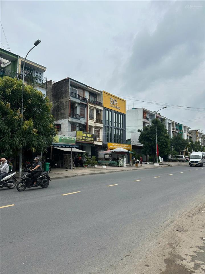 Ngay thủ thiêm  ngang 8 x 20m  4 tầng  hđt 120 triệu  giá hấp dẫn 75 tỷ