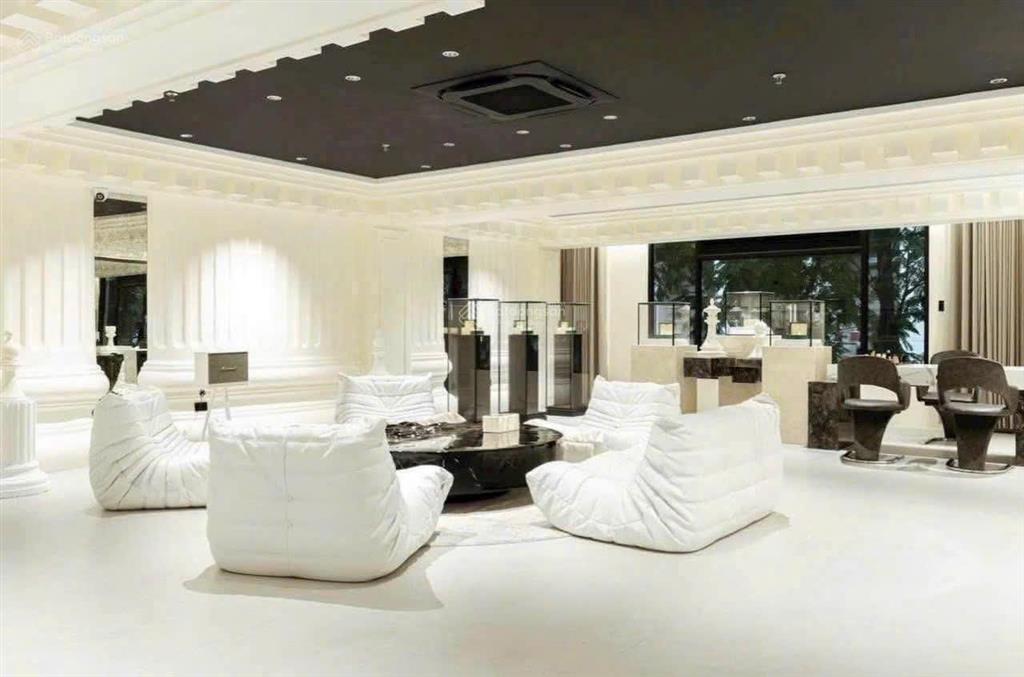 Ngộp bank, bán nhà mt 186 huỳnh văn bánh, pn  dt 7.8 x 25m  6 tầng  hđt 130tr  giá 29 tỷ